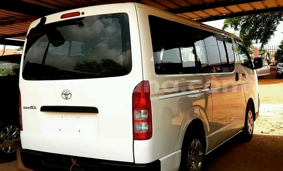 Buy Used Toyota Hiace White Car in Sekondi–Takoradi Metropolitan in Western Buy Used Toyota Hiace White Car in Sekondi–Takoradi Metropolitan in Western
