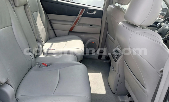 Buy Used Toyota Highlander White Car in Accra in Greater Accra Buy Used Toyota Highlander White Car in Accra in Greater Accra