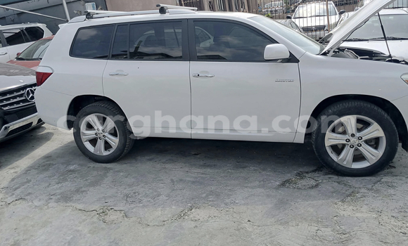 Buy Used Toyota Highlander White Car in Accra in Greater Accra Buy Used Toyota Highlander White Car in Accra in Greater Accra