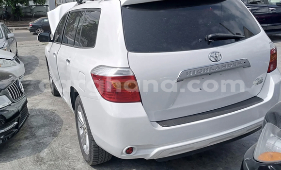 Buy Used Toyota Highlander White Car in Accra in Greater Accra Buy Used Toyota Highlander White Car in Accra in Greater Accra