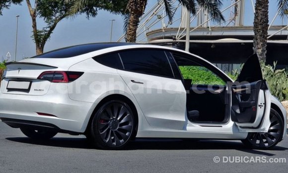 Ra Imported Tesla Model 3 funfun Ọkọ̀ in Import - Dubai ni Ashanti Ra Imported Tesla Model 3 funfun Ọkọ̀ in Import - Dubai ni Ashanti