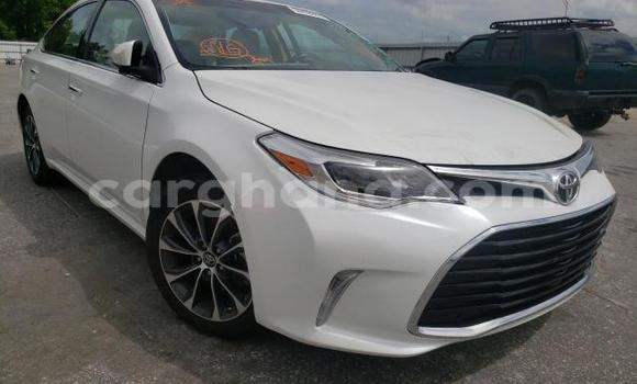 Buy Used Toyota Avalon White Car in Accra in Greater Accra