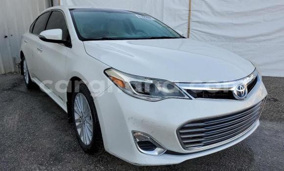 Ra Àlòkù Toyota Avalon funfun Ọkọ̀ in Accra ni Greater Accra
