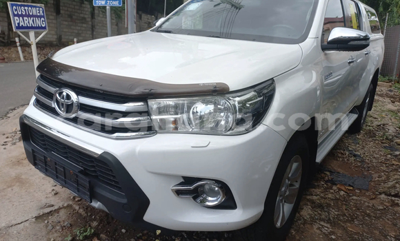 Sayi Na hannu Toyota Hilux White Mota in Accra a Greater Accra Sayi Na hannu Toyota Hilux White Mota in Accra a Greater Accra
