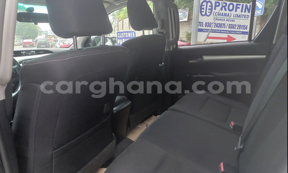 Sayi Na hannu Toyota Hilux White Mota in Accra a Greater Accra Sayi Na hannu Toyota Hilux White Mota in Accra a Greater Accra