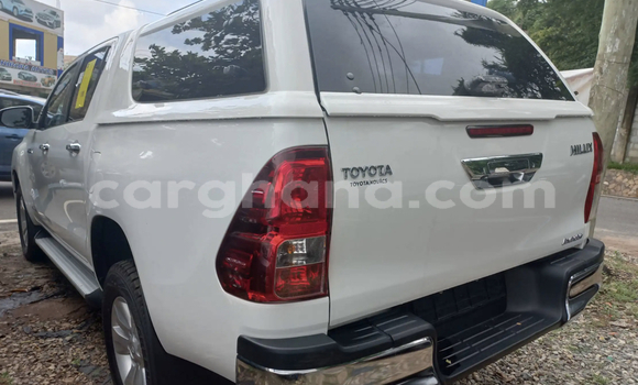 Sayi Na hannu Toyota Hilux White Mota in Accra a Greater Accra Sayi Na hannu Toyota Hilux White Mota in Accra a Greater Accra