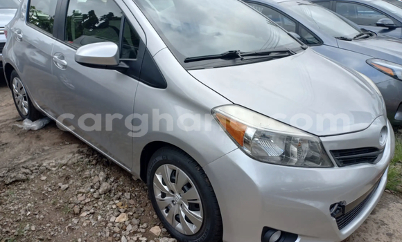 Sayi Na hannu Toyota Yaris Azurfa Mota in Accra a Greater Accra