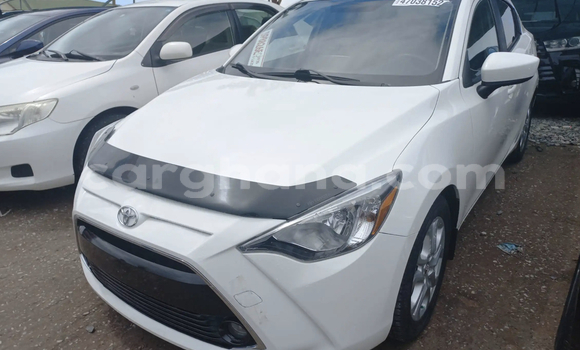 Sayi Na hannu Toyota Yaris White Mota in Accra a Greater Accra Sayi Na hannu Toyota Yaris White Mota in Accra a Greater Accra