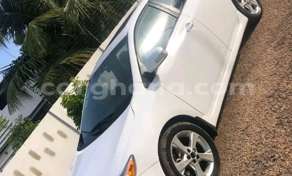 Ra Àlòkù Toyota Corolla funfun Ọkọ̀ in Accra ni Greater Accra Ra Àlòkù Toyota Corolla funfun Ọkọ̀ in Accra ni Greater Accra