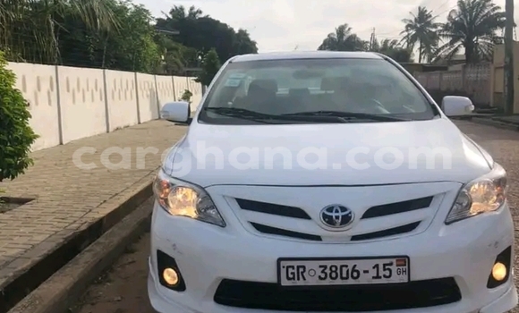Ra Àlòkù Toyota Corolla funfun Ọkọ̀ in Accra ni Greater Accra Ra Àlòkù Toyota Corolla funfun Ọkọ̀ in Accra ni Greater Accra