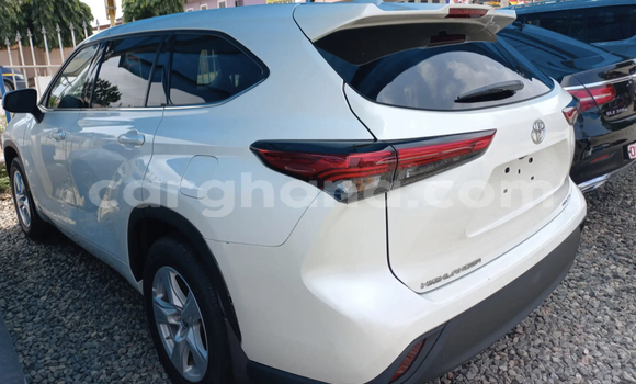 Buy Used Toyota Highlander White Car in Accra in Greater Accra Buy Used Toyota Highlander White Car in Accra in Greater Accra