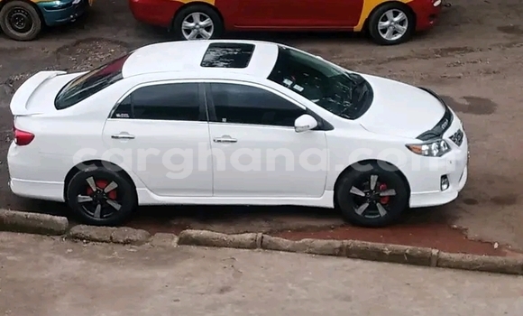 Ra Àlòkù Toyota Corolla funfun Ọkọ̀ in Accra ni Greater Accra Ra Àlòkù Toyota Corolla funfun Ọkọ̀ in Accra ni Greater Accra