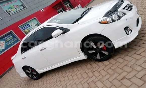 Ra Àlòkù Toyota Corolla funfun Ọkọ̀ in Accra ni Greater Accra Ra Àlòkù Toyota Corolla funfun Ọkọ̀ in Accra ni Greater Accra