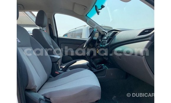 Ra Imported Mitsubishi L200 funfun Ọkọ̀ in Import - Dubai ni Ashanti Ra Imported Mitsubishi L200 funfun Ọkọ̀ in Import - Dubai ni Ashanti