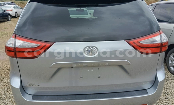 Ra Àlòkù Toyota Sienna Blue Ọkọ̀ in Accra ni Greater Accra Ra Àlòkù Toyota Sienna Blue Ọkọ̀ in Accra ni Greater Accra