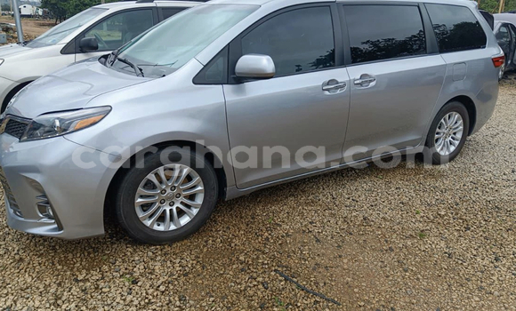 Ra Àlòkù Toyota Sienna Blue Ọkọ̀ in Accra ni Greater Accra Ra Àlòkù Toyota Sienna Blue Ọkọ̀ in Accra ni Greater Accra