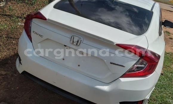Sayi Na hannu Honda Civic White Mota in Accra a Greater Accra Sayi Na hannu Honda Civic White Mota in Accra a Greater Accra