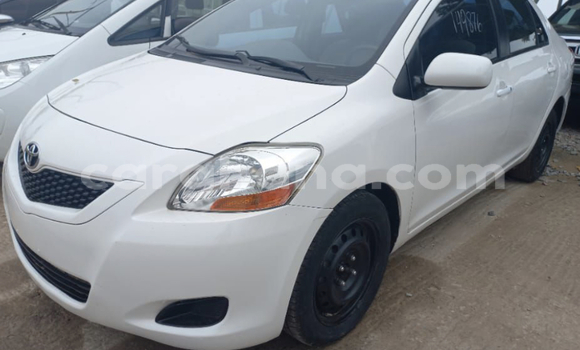 Ra Àlòkù Toyota Yaris funfun Ọkọ̀ in Accra ni Greater Accra Ra Àlòkù Toyota Yaris funfun Ọkọ̀ in Accra ni Greater Accra