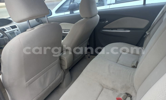 Ra Àlòkù Toyota Yaris funfun Ọkọ̀ in Accra ni Greater Accra Ra Àlòkù Toyota Yaris funfun Ọkọ̀ in Accra ni Greater Accra