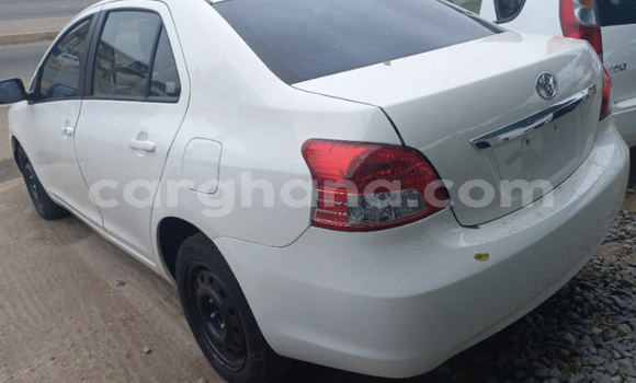 Ra Àlòkù Toyota Yaris funfun Ọkọ̀ in Accra ni Greater Accra Ra Àlòkù Toyota Yaris funfun Ọkọ̀ in Accra ni Greater Accra