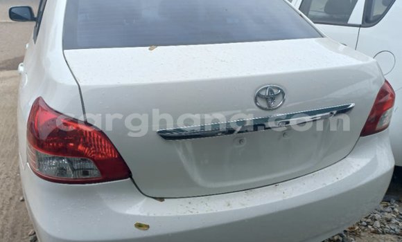 Ra Àlòkù Toyota Yaris funfun Ọkọ̀ in Accra ni Greater Accra Ra Àlòkù Toyota Yaris funfun Ọkọ̀ in Accra ni Greater Accra