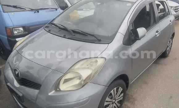Ra Àlòkù Toyota Vitz Silver Ọkọ̀ in Accra ni Greater Accra