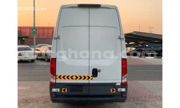 Ra Imported Iveco Trakker funfun Ọkọ̀ in Import - Dubai ni Ashanti Ra Imported Iveco Trakker funfun Ọkọ̀ in Import - Dubai ni Ashanti