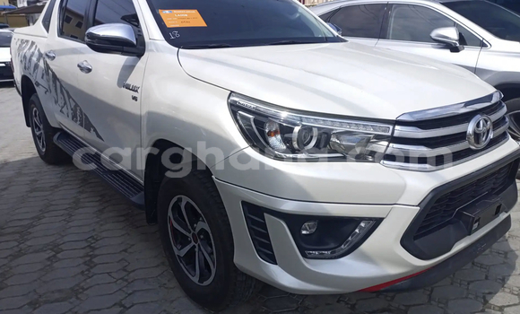 Ra Àlòkù Toyota Hilux funfun Ọkọ̀ in Accra ni Greater Accra Ra Àlòkù Toyota Hilux funfun Ọkọ̀ in Accra ni Greater Accra