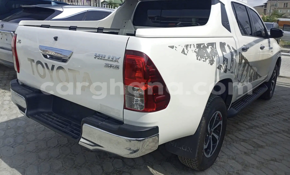 Ra Àlòkù Toyota Hilux funfun Ọkọ̀ in Accra ni Greater Accra Ra Àlòkù Toyota Hilux funfun Ọkọ̀ in Accra ni Greater Accra