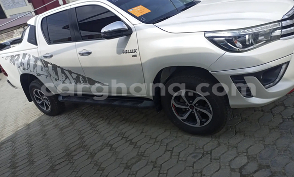Ra Àlòkù Toyota Hilux funfun Ọkọ̀ in Accra ni Greater Accra Ra Àlòkù Toyota Hilux funfun Ọkọ̀ in Accra ni Greater Accra