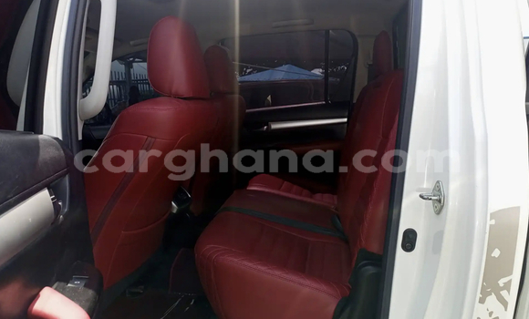 Ra Àlòkù Toyota Hilux funfun Ọkọ̀ in Accra ni Greater Accra Ra Àlòkù Toyota Hilux funfun Ọkọ̀ in Accra ni Greater Accra