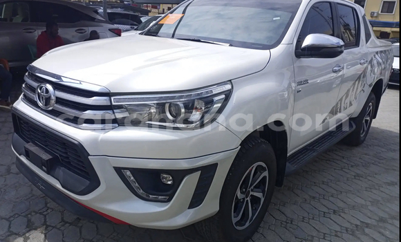 Sayi Na hannu Toyota Hilux White Mota in Accra a Greater Accra Sayi Na hannu Toyota Hilux White Mota in Accra a Greater Accra
