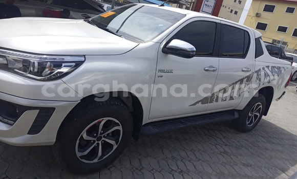 Sayi Na hannu Toyota Hilux White Mota in Accra a Greater Accra Sayi Na hannu Toyota Hilux White Mota in Accra a Greater Accra