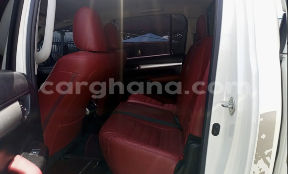 Sayi Na hannu Toyota Hilux White Mota in Accra a Greater Accra Sayi Na hannu Toyota Hilux White Mota in Accra a Greater Accra