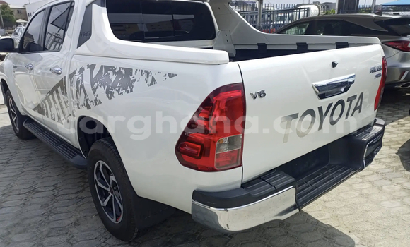 Sayi Na hannu Toyota Hilux White Mota in Accra a Greater Accra Sayi Na hannu Toyota Hilux White Mota in Accra a Greater Accra