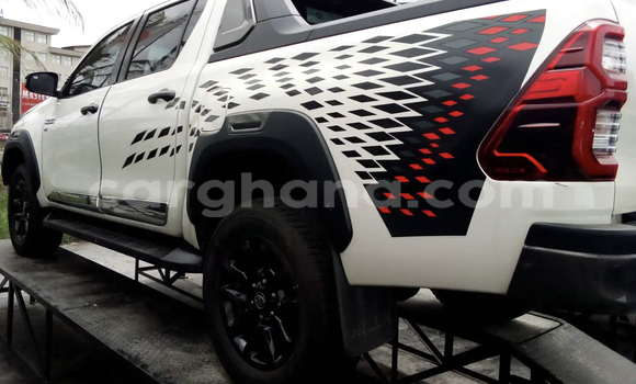 Ra Àlòkù Toyota Hilux funfun Ọkọ̀ in Accra ni Greater Accra Ra Àlòkù Toyota Hilux funfun Ọkọ̀ in Accra ni Greater Accra
