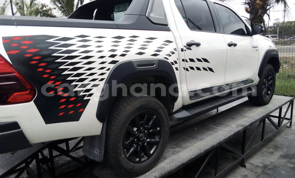Ra Àlòkù Toyota Hilux funfun Ọkọ̀ in Accra ni Greater Accra Ra Àlòkù Toyota Hilux funfun Ọkọ̀ in Accra ni Greater Accra