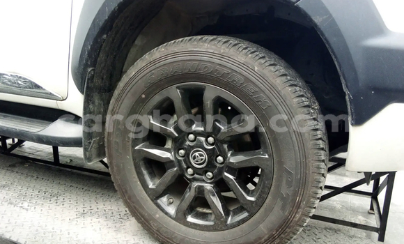 Ra Àlòkù Toyota Hilux funfun Ọkọ̀ in Accra ni Greater Accra Ra Àlòkù Toyota Hilux funfun Ọkọ̀ in Accra ni Greater Accra