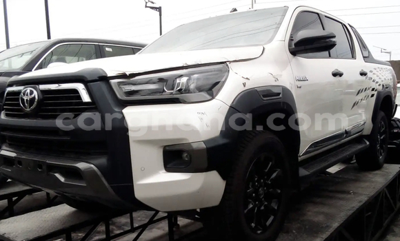 Ra Àlòkù Toyota Hilux funfun Ọkọ̀ in Accra ni Greater Accra Ra Àlòkù Toyota Hilux funfun Ọkọ̀ in Accra ni Greater Accra