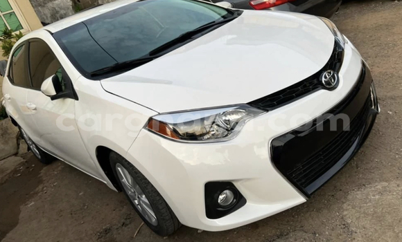 Sayi Na hannu Toyota Corolla White Mota in Accra a Greater Accra Sayi Na hannu Toyota Corolla White Mota in Accra a Greater Accra