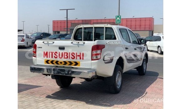 Ra Imported Mitsubishi L200 funfun Ọkọ̀ in Import - Dubai ni Ashanti Ra Imported Mitsubishi L200 funfun Ọkọ̀ in Import - Dubai ni Ashanti