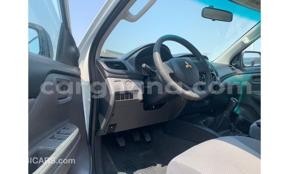 Ra Imported Mitsubishi L200 funfun Ọkọ̀ in Import - Dubai ni Ashanti Ra Imported Mitsubishi L200 funfun Ọkọ̀ in Import - Dubai ni Ashanti