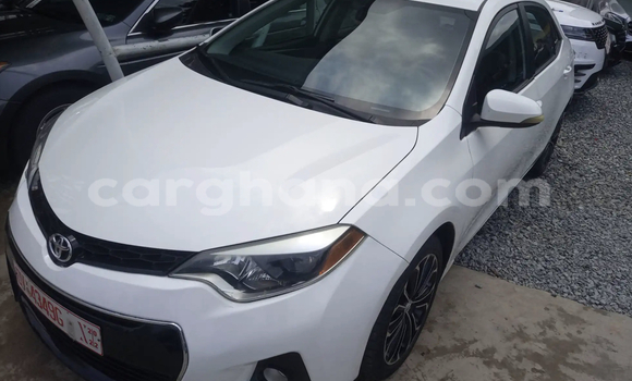 Ra Àlòkù Toyota Corolla funfun Ọkọ̀ in Accra ni Greater Accra