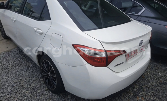 Ra Àlòkù Toyota Corolla funfun Ọkọ̀ in Accra ni Greater Accra Ra Àlòkù Toyota Corolla funfun Ọkọ̀ in Accra ni Greater Accra