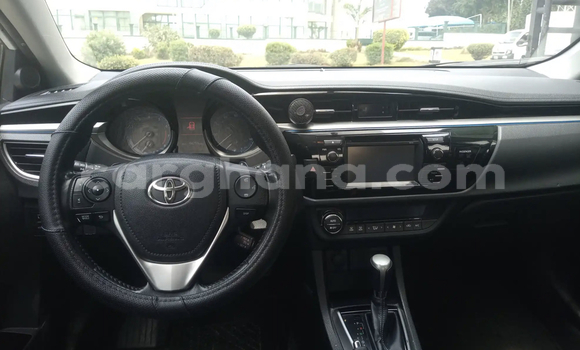 Ra Àlòkù Toyota Corolla funfun Ọkọ̀ in Accra ni Greater Accra Ra Àlòkù Toyota Corolla funfun Ọkọ̀ in Accra ni Greater Accra