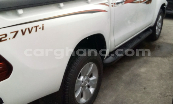 Ra Àlòkù Toyota Hilux funfun Ọkọ̀ in Accra ni Greater Accra Ra Àlòkù Toyota Hilux funfun Ọkọ̀ in Accra ni Greater Accra