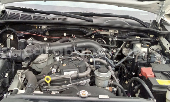 Ra Àlòkù Toyota Hilux funfun Ọkọ̀ in Accra ni Greater Accra Ra Àlòkù Toyota Hilux funfun Ọkọ̀ in Accra ni Greater Accra