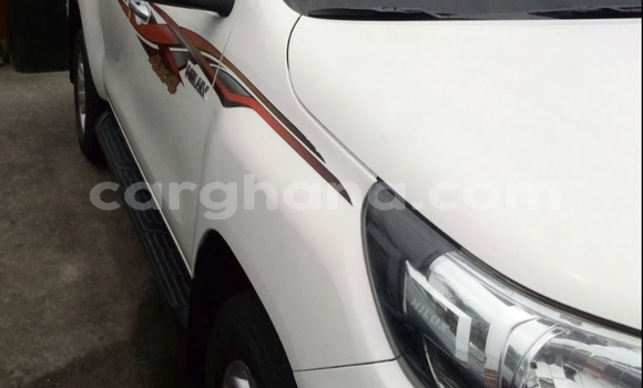 Ra Àlòkù Toyota Hilux funfun Ọkọ̀ in Accra ni Greater Accra Ra Àlòkù Toyota Hilux funfun Ọkọ̀ in Accra ni Greater Accra