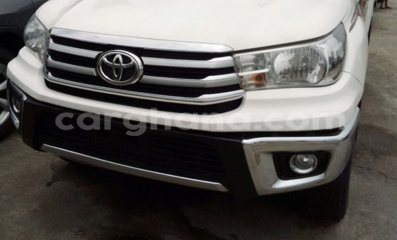 Ra Àlòkù Toyota Hilux funfun Ọkọ̀ in Accra ni Greater Accra Ra Àlòkù Toyota Hilux funfun Ọkọ̀ in Accra ni Greater Accra
