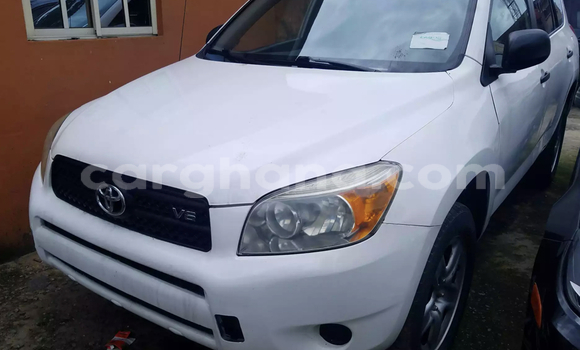 Buy Used Toyota RAV4 White Car in Accra in Greater Accra Buy Used Toyota RAV4 White Car in Accra in Greater Accra